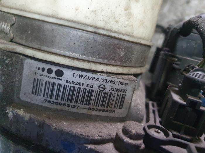 Power steering pump Opel Zafira 2.2 16V Direct Ecotec 13192897 Z22YH