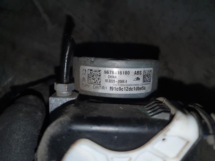 Usados Bomba ABS Citroen C3 Picasso Precio € 125,00 Norma de margen ofrecido por Autodemontage Atlas-Car B.V.