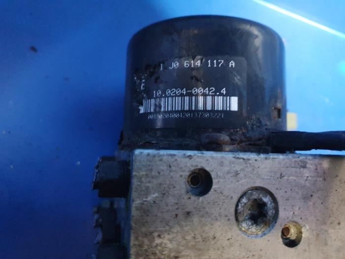 Gebrauchte ABS Pumpe Volkswagen Polo III (6N2) 1.4 Preis € 40,00 Margenregelung angeboten von Autodemontage Atlas-Car B.V.