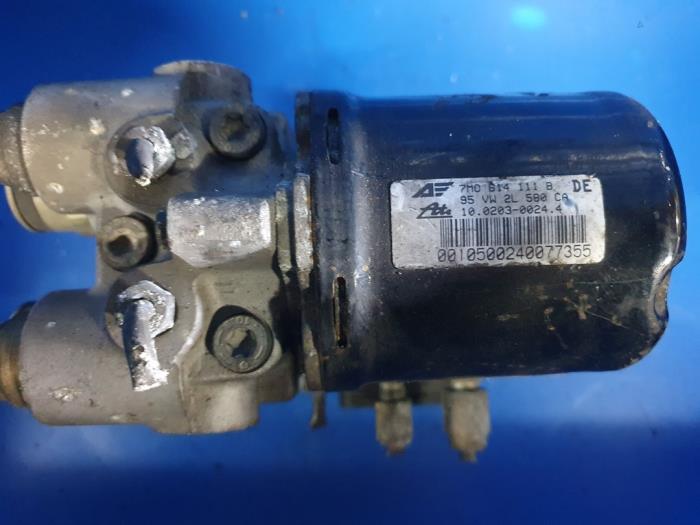 Begagnade ABS-pump Volkswagen Sharan (7M8/M9/M6) 2.0 Pris € 100,00 Marginaltabell erbjuds av Autodemontage Atlas-Car B.V.
