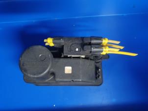 Used Central door locking module Mercedes 190 (W201) 2.0 E Price on request offered by Autodemontage Atlas-Car B.V.
