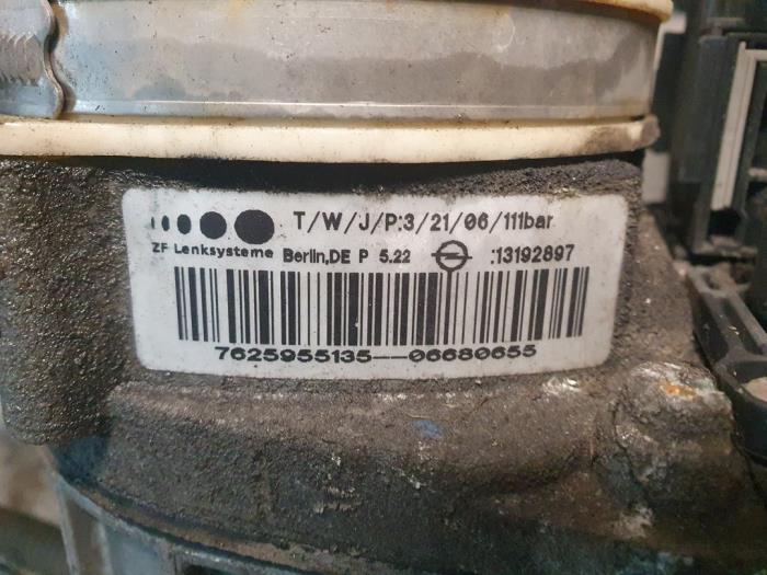 Power steering pump Opel Zafira 1.9 CDTI 13192897 Z19DT