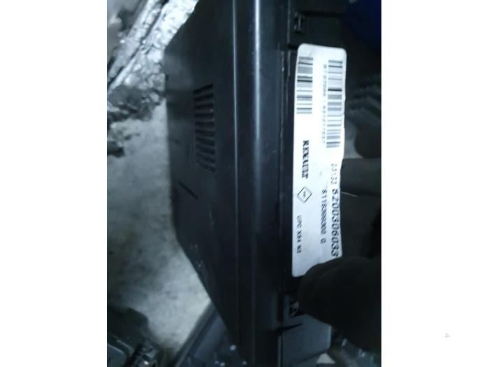 Fuse box from a Renault Megane II (BM/CM) 1.4 16V 98 2003