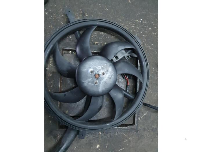 Cooling fans from a MINI Clubman (R55) 1.6 Cooper D 2011