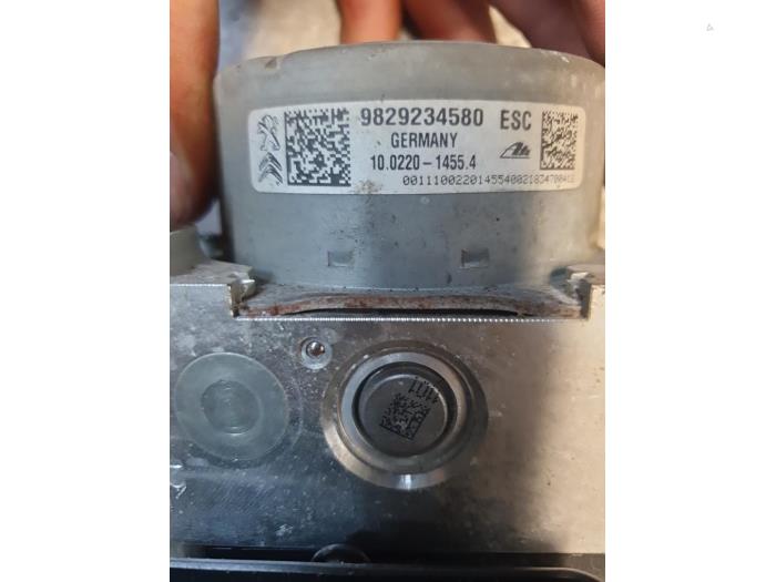 Begagnade ABS-pump Peugeot 2008 (CU) 1.2 Vti 12V PureTech Pris € 225,00 Marginaltabell erbjuds av Autodemontage Atlas-Car B.V.
