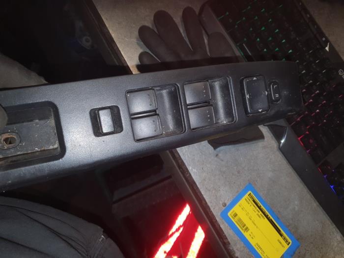 Usados Interruptor combinado de ventanillas Mazda 5 (CR19) 2.0 CiDT 16V Normal Power Precio € 60,00 Norma de margen ofrecido por Autodemontage Atlas-Car B.V.