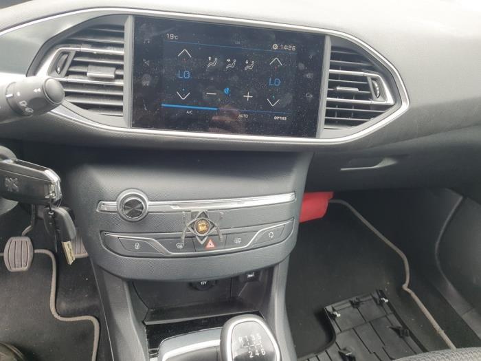 Gebrauchte Klimabedienteil Peugeot 308 SW (L4/L9/LC/LJ/LR) Preis € 50,00 Margenregelung angeboten von Autodemontage Atlas-Car B.V.