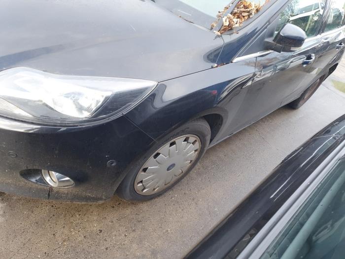 Używane Reflektor prawy Ford Focus 3 Wagon 1.6 TDCi ECOnetic Cena € 80,00 Procedura marży oferowane przez Autodemontage Atlas-Car B.V.