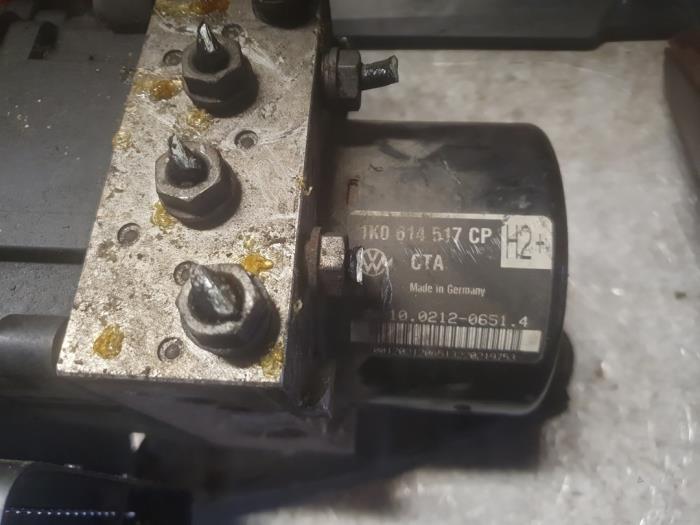 Usagé Pompe ABS Volkswagen Golf Prix € 125,00 Règlement à la marge proposé par Autodemontage Atlas-Car B.V.