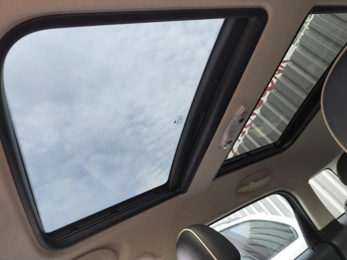 Używane Dach panoramiczny Mini Countryman Cena € 600,00 Procedura marży oferowane przez Autodemontage Atlas-Car B.V.