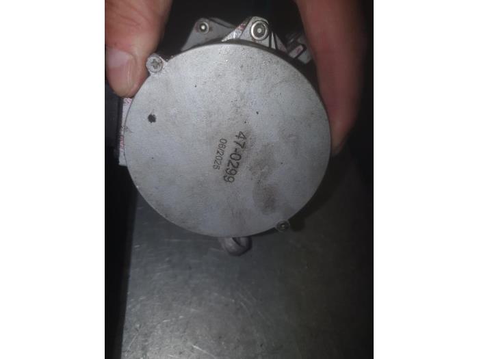 Gebrauchte Wasserpumpe BMW 5 serie (E60) 523i 24V Preis € 150,00 Margenregelung angeboten von Autodemontage Atlas-Car B.V.