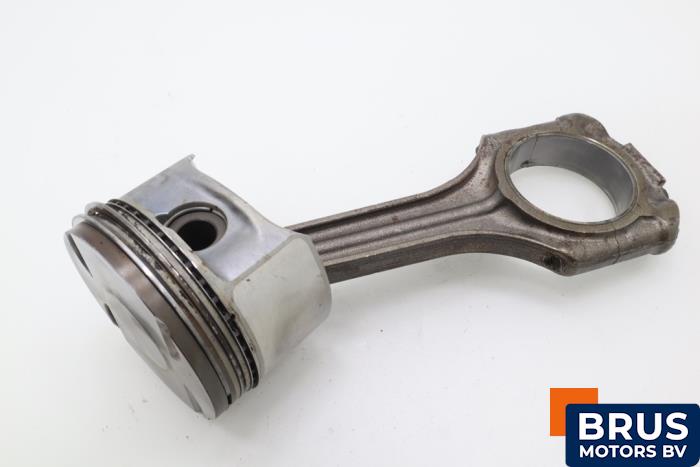 Usagé Bielle Mercedes E (W210) 2.4 E-240 V6 18V Prix € 90,75 Prix TTC proposé par Brus Motors BV