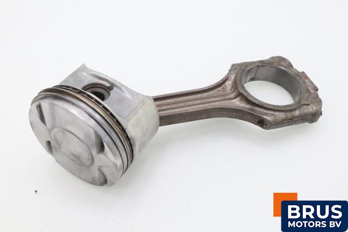 Usagé Bielle Mercedes E Combi (S210) 2.4 E-240 V6 18V Prix € 90,75 Prix TTC proposé par Brus Motors BV