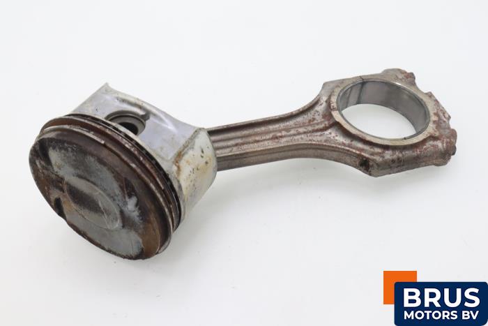 Usagé Bielle Mercedes E (W210) 2.4 E-240 V6 18V Prix € 90,75 Prix TTC proposé par Brus Motors BV