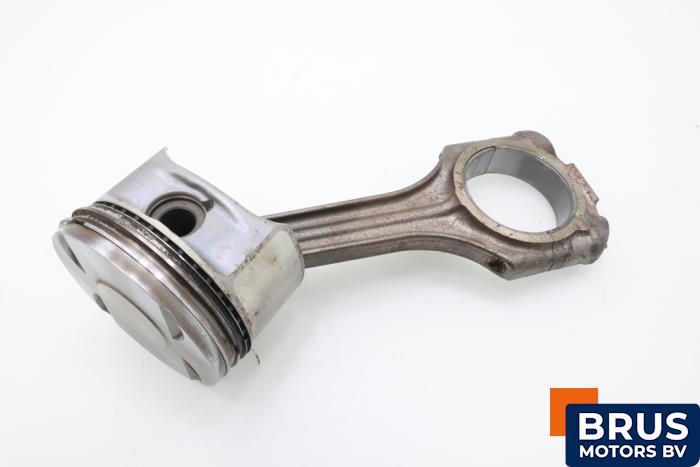 Usagé Bielle Mercedes E (W210) 2.4 E-240 V6 18V Prix € 90,75 Prix TTC proposé par Brus Motors BV