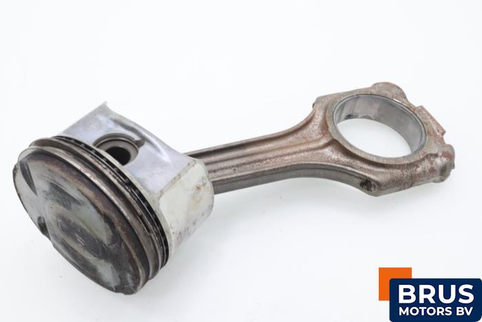 Usagé Bielle Mercedes E (W210) 2.4 E-240 V6 18V Prix € 90,75 Prix TTC proposé par Brus Motors BV