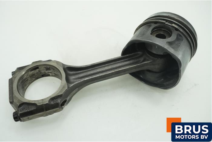 Usados Biela Volkswagen Transporter T4 2.4 D Precio € 90,75 IVA incluido ofrecido por Brus Motors BV