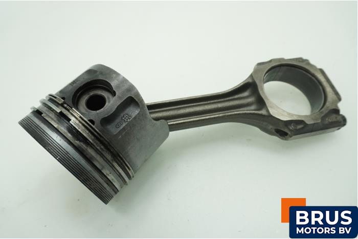 Usados Biela Volkswagen Transporter T4 2.4 D Precio € 90,75 IVA incluido ofrecido por Brus Motors BV
