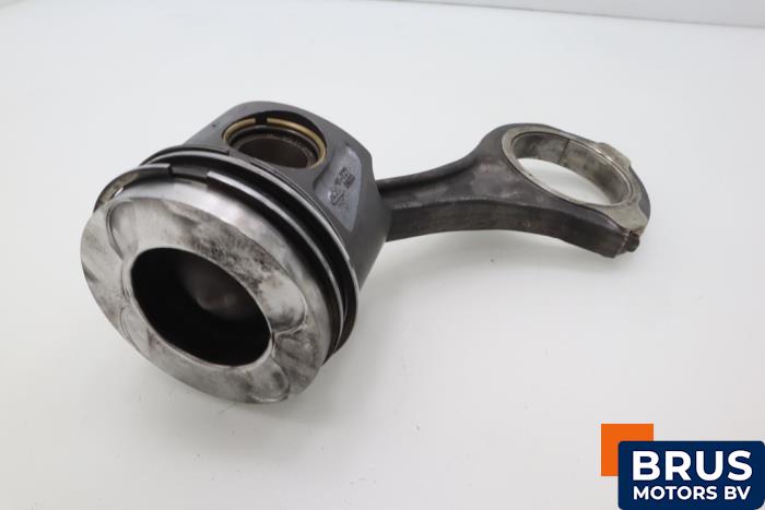 Usagé Bielle Mercedes C (W204) 3.0 C-350 CDI V6 24V Prix € 90,75 Prix TTC proposé par Brus Motors BV