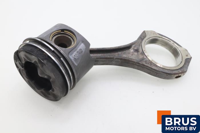 Usagé Bielle Mercedes C (W204) 3.0 C-350 CDI V6 24V Prix € 90,75 Prix TTC proposé par Brus Motors BV