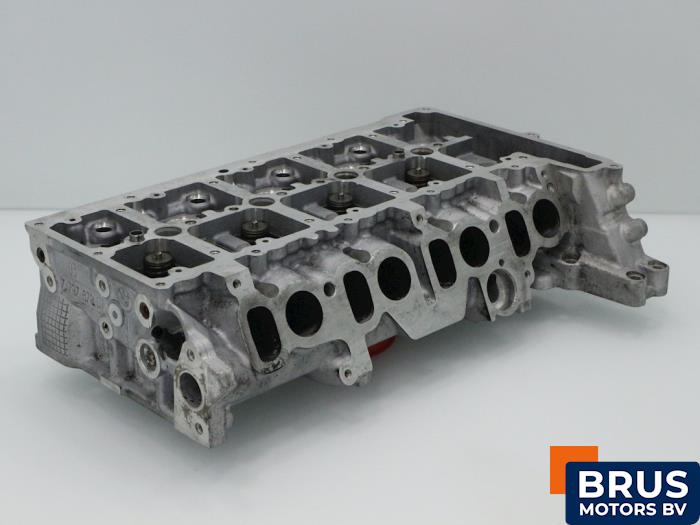 Usagé Culasse BMW 3 serie (E90) 320d 16V Prix € 484,00 Prix TTC proposé par Brus Motors BV