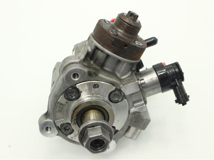 Mechanical fuel pump from a Peugeot 207 SW (WE/WU) 1.6 HDi 2013