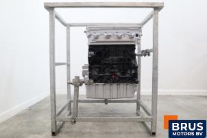 Motor van een Volkswagen Transporter T5 2.0 TDI DRF 2015