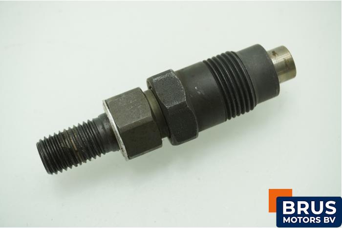 Usagé Injecteurs Hyundai H-1/Starex Travel 2.5 TD Prix € 60,50 Prix TTC proposé par Brus Motors BV