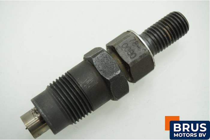 Usagé Injecteurs Hyundai H-1/Starex Travel 2.5 TD Prix € 60,50 Prix TTC proposé par Brus Motors BV