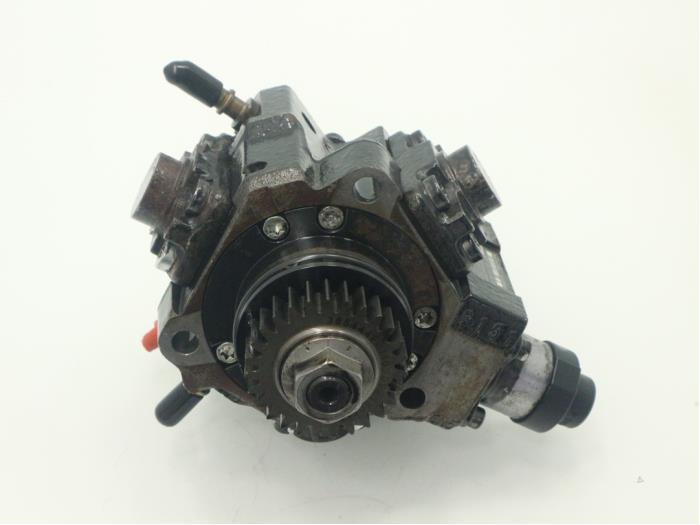 Mechanical fuel pump from a Opel Vivaro 2.0 CDTI 16V 2014