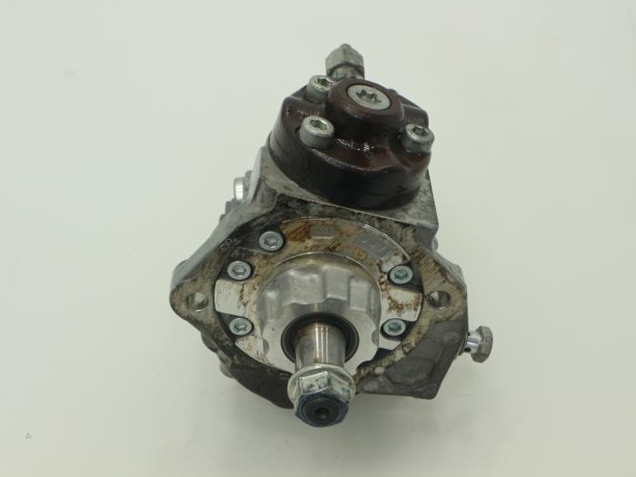 Mechanical fuel pump from a Opel Astra H (L48) 1.7 CDTi 16V 2011