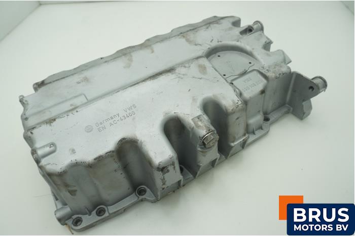Usagé Couvercle carter Volkswagen Caddy Combi III (2KB,2KJ) 1.9 TDI Prix € 60,50 Prix TTC proposé par Brus Motors BV