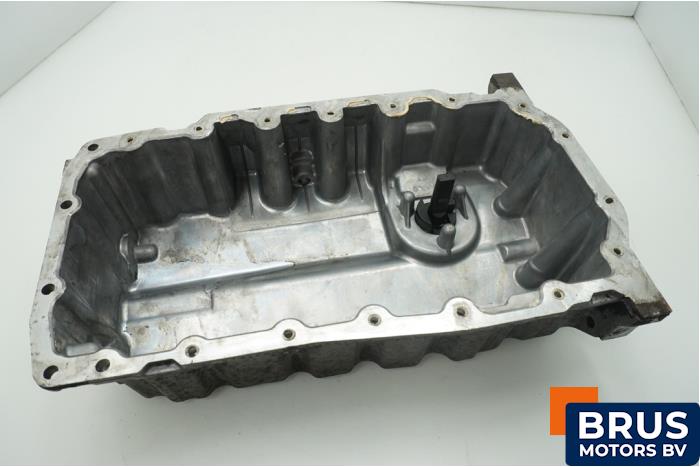Usagé Couvercle carter Volkswagen Caddy Combi III (2KB,2KJ) 1.9 TDI Prix € 60,50 Prix TTC proposé par Brus Motors BV