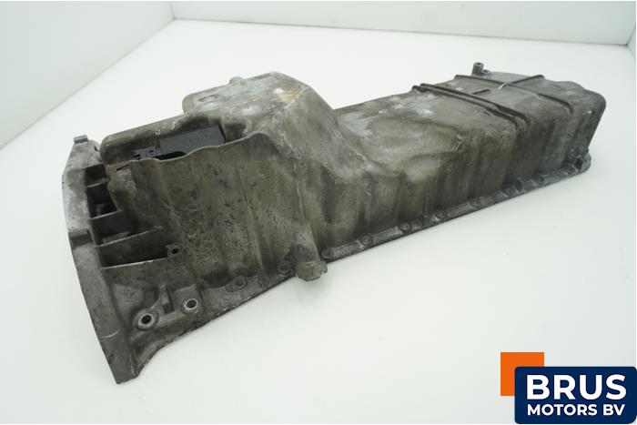 Usagé Couvercle carter Mercedes C (W203) 2.7 C-270 CDI 20V Prix € 90,75 Prix TTC proposé par Brus Motors BV