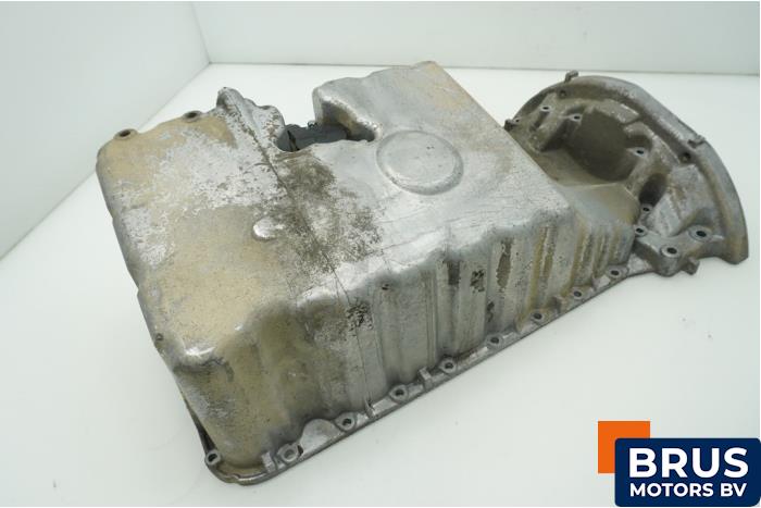 Usagé Couvercle carter Mercedes Sprinter 3t (903) 311 CDI 16V Prix € 60,50 Prix TTC proposé par Brus Motors BV