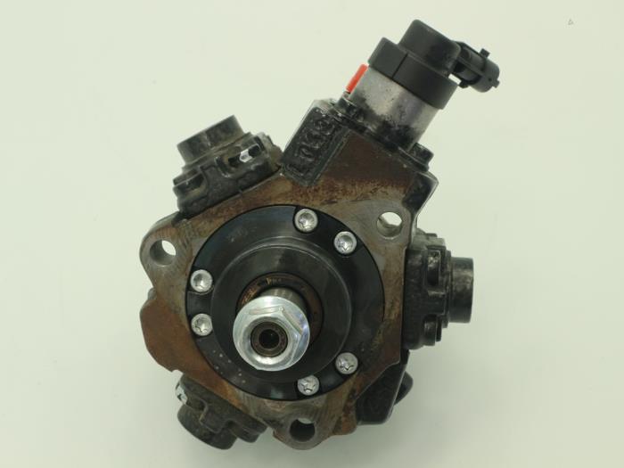 Mechanical fuel pump from a Hyundai i20 1.6 CRDi 16V VGT 2012