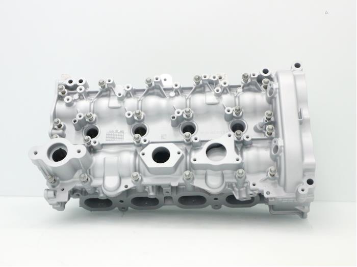 Cylinder head from a Mercedes-Benz A (W176) 1.6 A-200 16V 2018