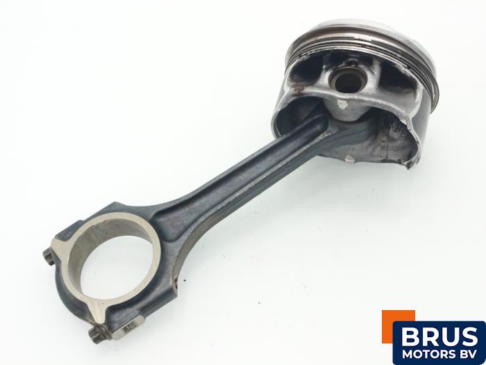 Usados Biela Mercedes A (W176) 1.6 A-200 16V Precio € 90,75 IVA incluido ofrecido por Brus Motors BV