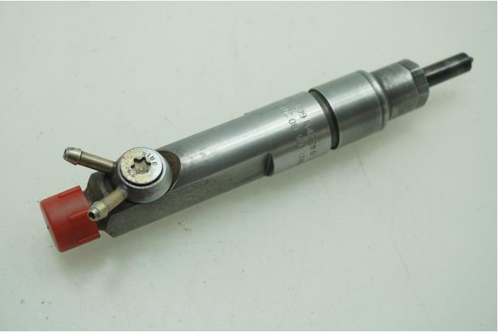 Injector (diesel) from a Volkswagen Transporter/Caravelle T4 2.5 TDI Syncro 2003