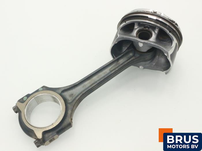 Usados Biela Mercedes A (W176) 1.6 A-180 16V Precio € 90,75 IVA incluido ofrecido por Brus Motors BV