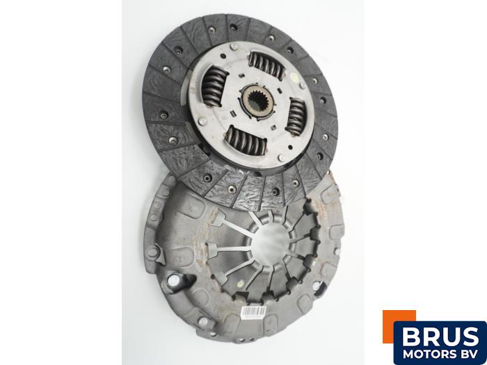 Neuf Kit embrayage (complet) Fiat Punto Evo (199) 1.3 JTD Multijet Start&Stop 16V Prix € 121,00 Prix TTC proposé par Brus Motors BV