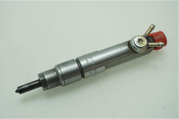 Injector (diesel) from a Volkswagen Transporter T4 2.5 TDI Syncro 2003