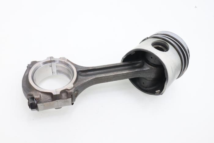 Connecting rod from a Toyota Land Cruiser (J7) 4.0 D 1988