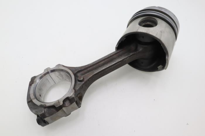 Connecting rod from a Toyota Land Cruiser (J7) 4.0 D 1988