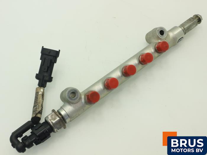 Usagé Système d'injection Opel Astra J (PD5/PE5) 1.6 CDTI 16V Prix € 90,75 Prix TTC proposé par Brus Motors BV