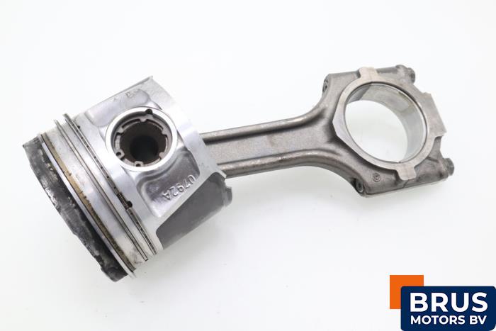Usagé Bielle Alfa Romeo Giulietta (940) 1.6 JTDm 16V Prix € 90,75 Prix TTC proposé par Brus Motors BV