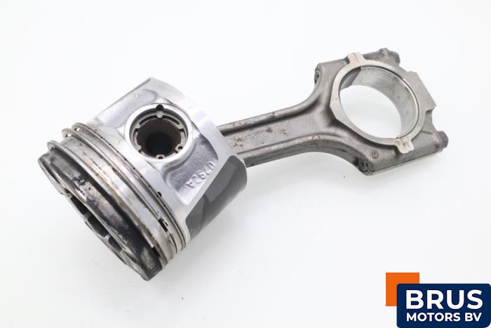 Usagé Bielle Alfa Romeo Giulietta (940) 1.6 JTDm 16V Prix € 90,75 Prix TTC proposé par Brus Motors BV