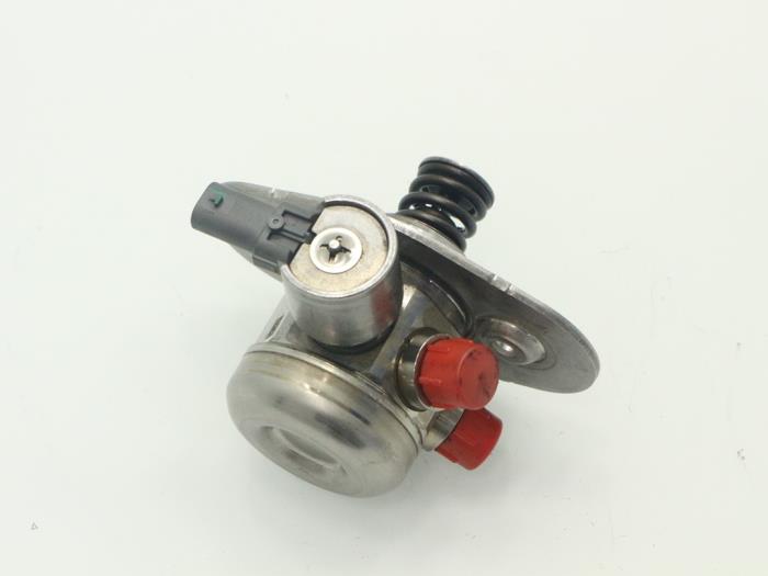 Mechanical fuel pump from a BMW 3 serie (F30) 320i 2.0 16V 2014
