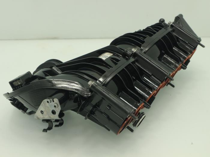 Intake manifold from a BMW 3 serie (E93) 320d 16V 2012