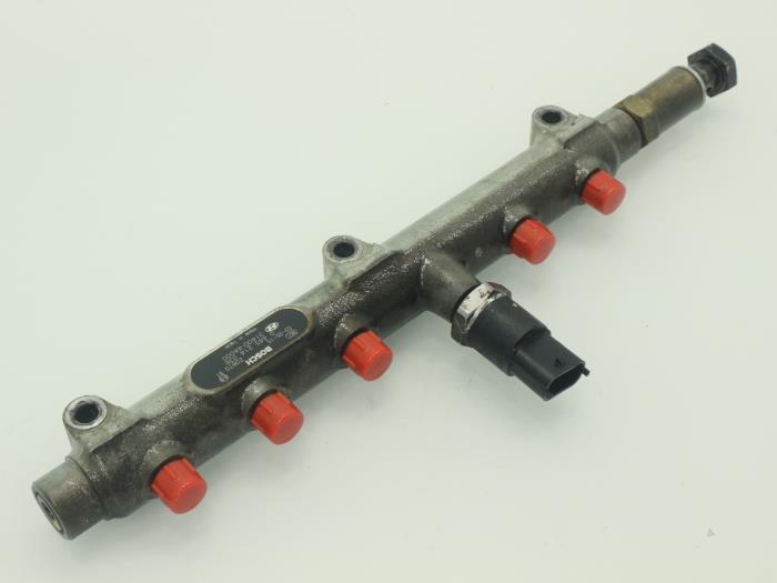 Fuel injector nozzle from a Kia Sorento I/II (JC) 2.5 CRDi 16V 2005